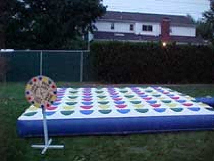 INFLATABLE TWISTER